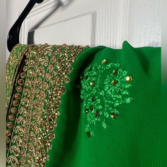 Parrot green georgette heavy saree - Picture 5 of 7